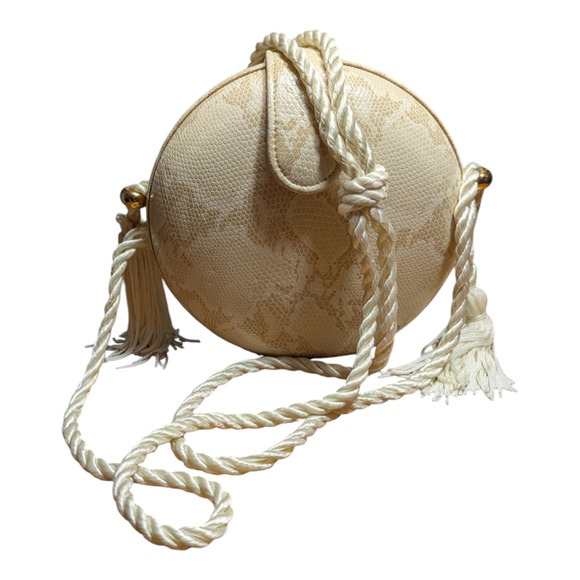 Unique Clam Shell - Faux Snakeskin - Rope w/Fringe Straps -7 x 6 x 1.5 inches - Picture 1 of 10